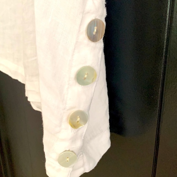 Tahari Cream/Ivory V-Neck 100% Linen Blouse. 3/4 Sleeves. Side Buttons. Size 2X - Picture 4 of 9
